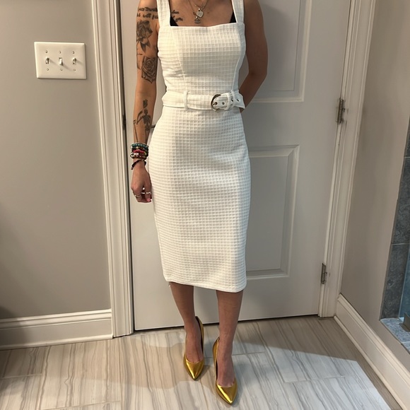 Premier Amor white waffle fabric sleeveless midi dress with gold buckle belt - Picture 2 of 5